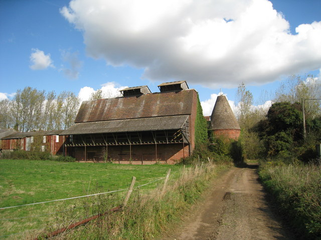 Kings Hill Round - Photo 3