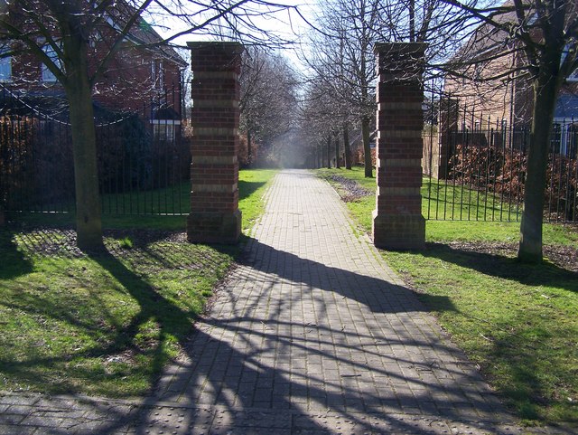 Kings Hill Round - Photo 1