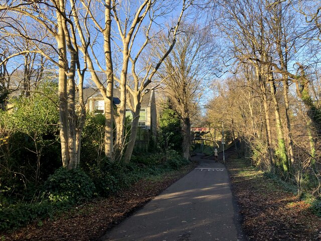 Roseburn Cycle Path and Water of Leith loop - Photo 2