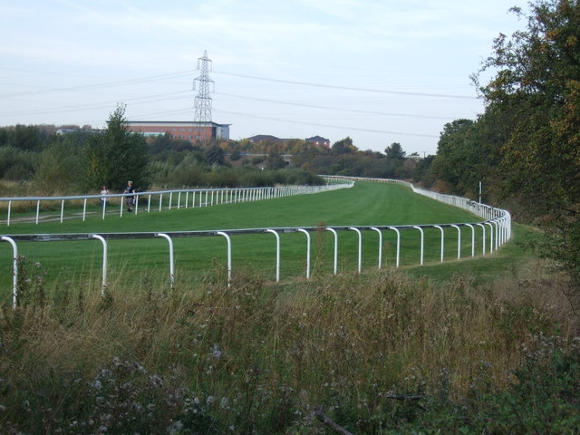 Pontefract racecourse clockwise loop - Photo 4