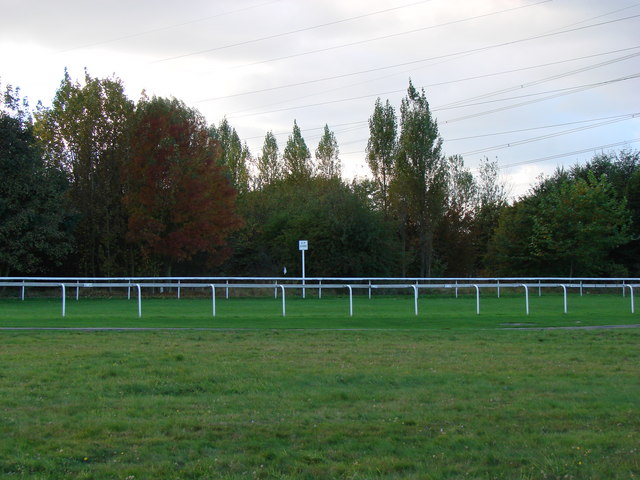 Pontefract racecourse clockwise loop - Photo 3