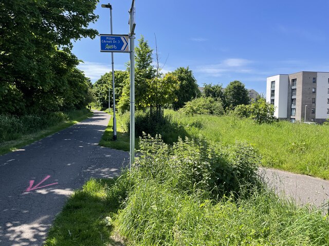 Roseburn cycle path and Water of Leith circuit - Photo 5