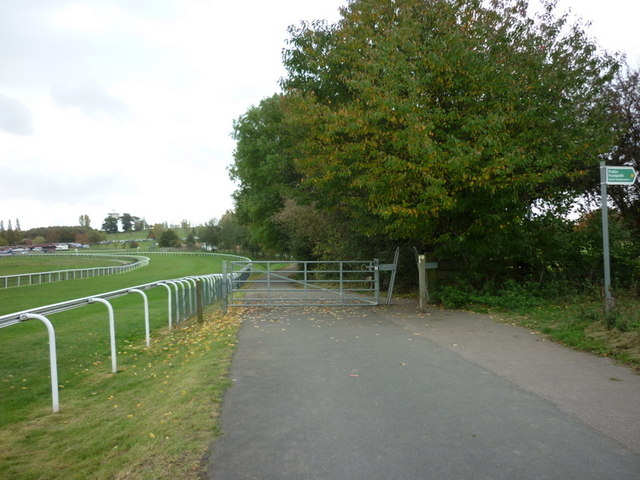 Pontefract racecourse anticlockwise loop - Photo 5